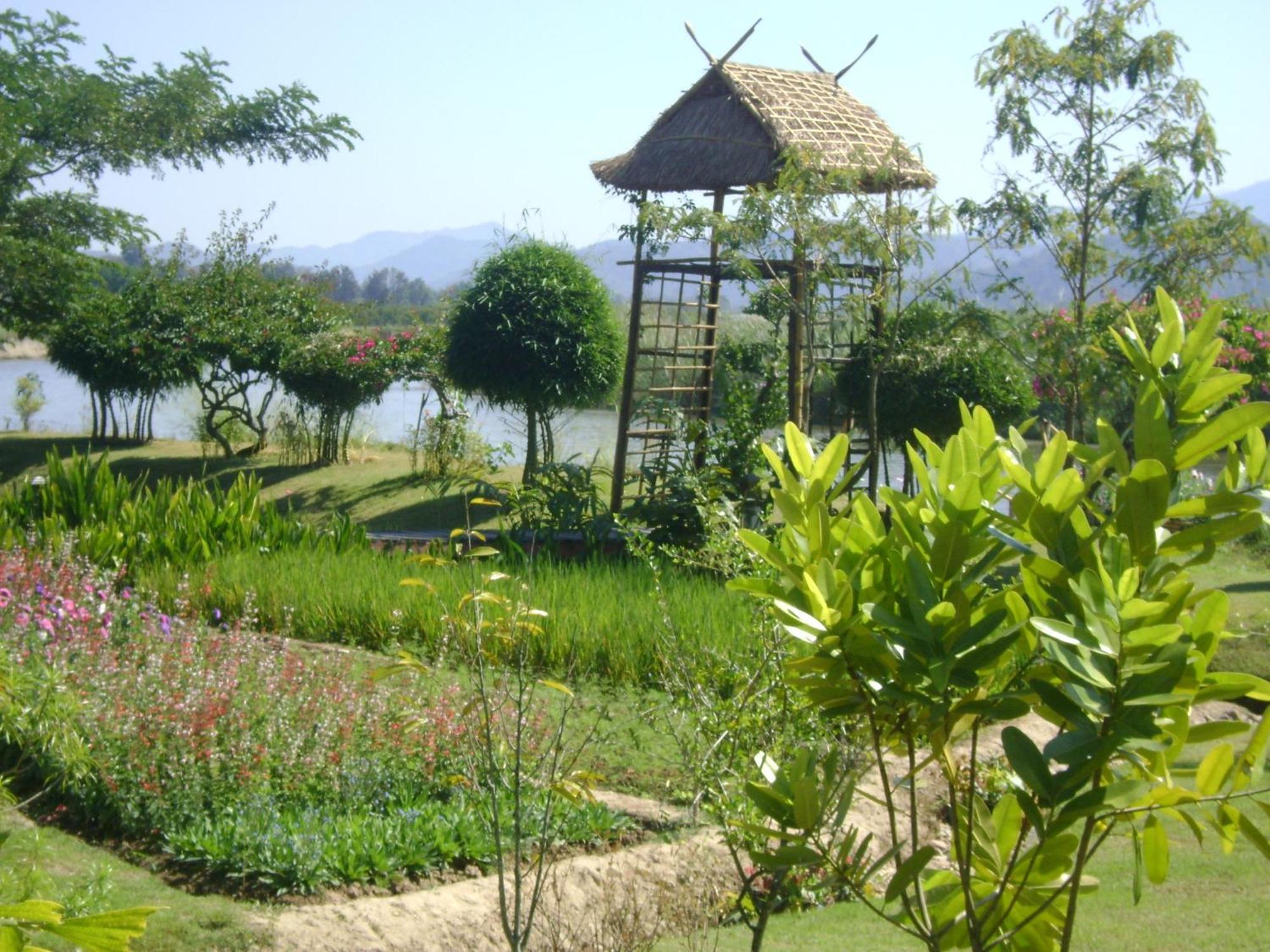 Maekok River Village Resort Mae Ai Экстерьер фото